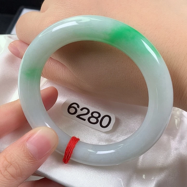 翡翠手镯未镶嵌57有瑕