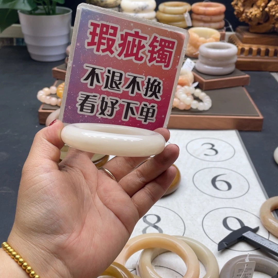 葱***o石英岩玉未镶嵌手镯