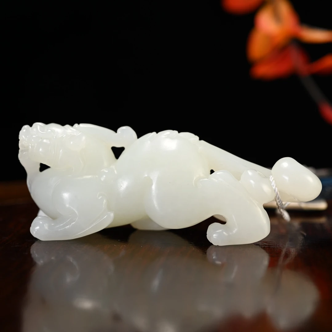 Lot8812 25YU107535和田玉貔貅挂件/匡时