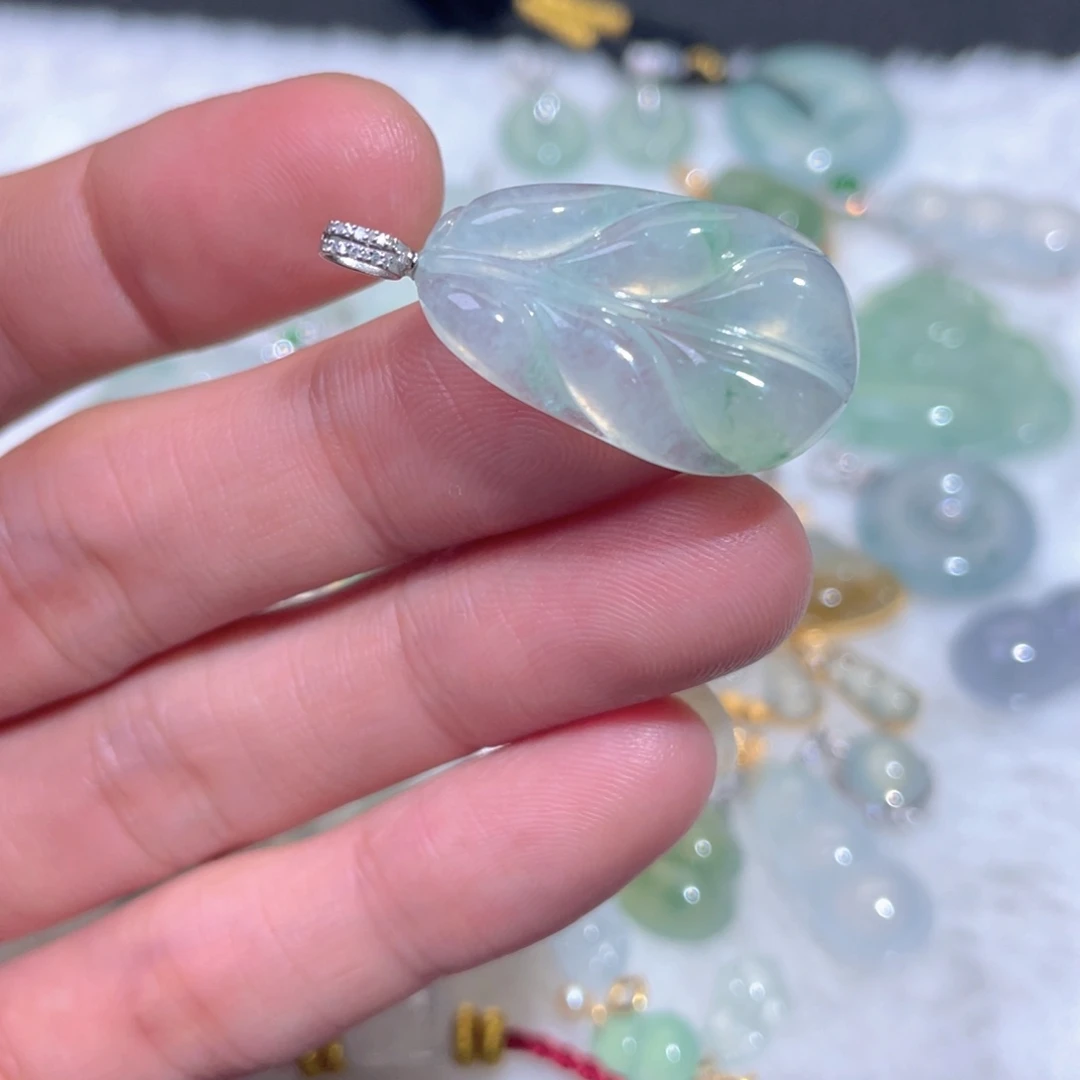 翡翠18K金镶嵌颈饰翡翠