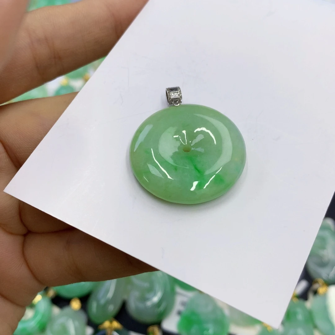 翡翠18K金镶嵌颈饰翡翠