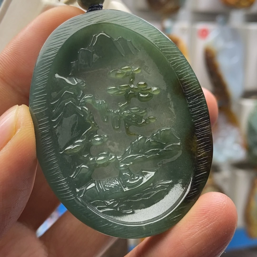 翡翠未镶嵌颈饰山水