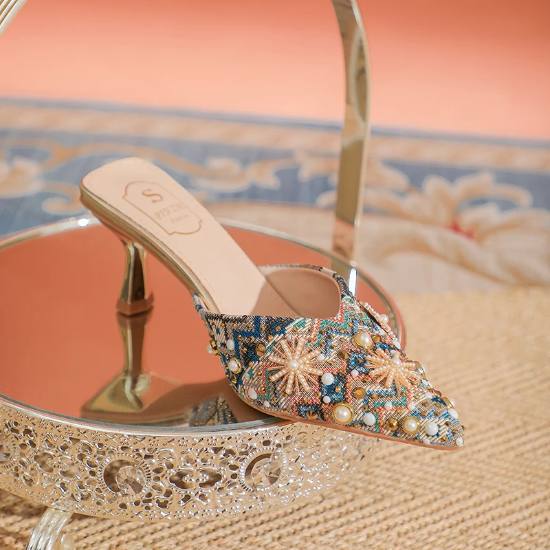 2025年春新网红水钻半拖鞋包头凉拖高跟拖鞋女外穿时尚细跟尖头