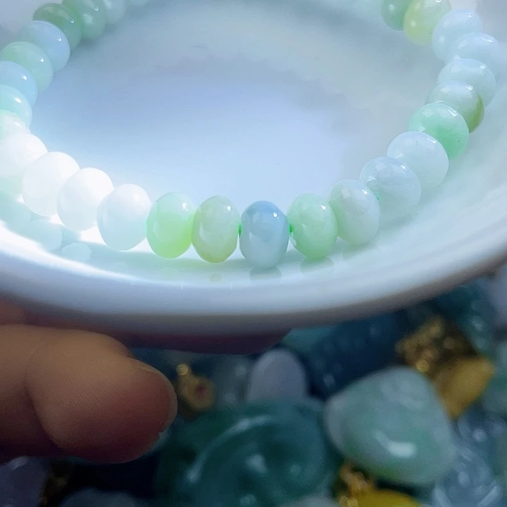 翡翠未镶嵌颈饰好