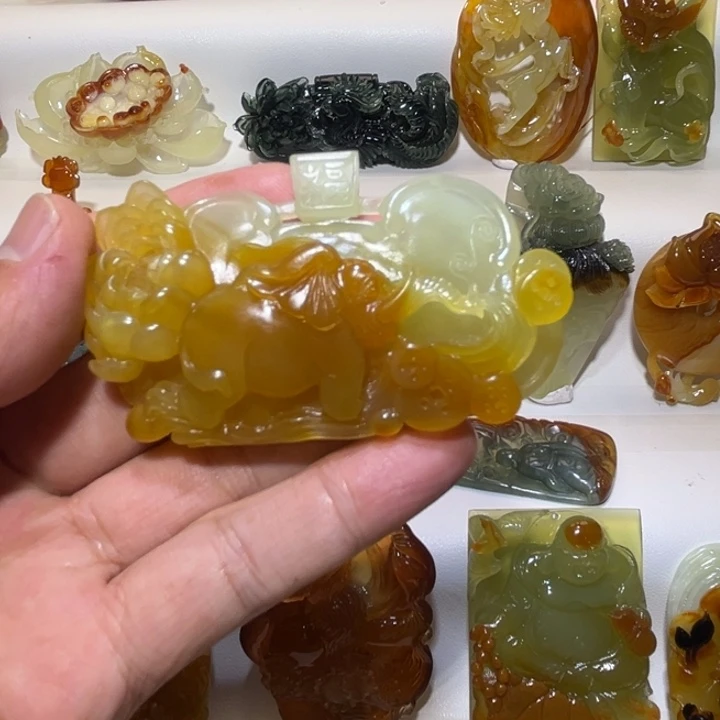 岫玉未镶嵌吊坠(赠链)