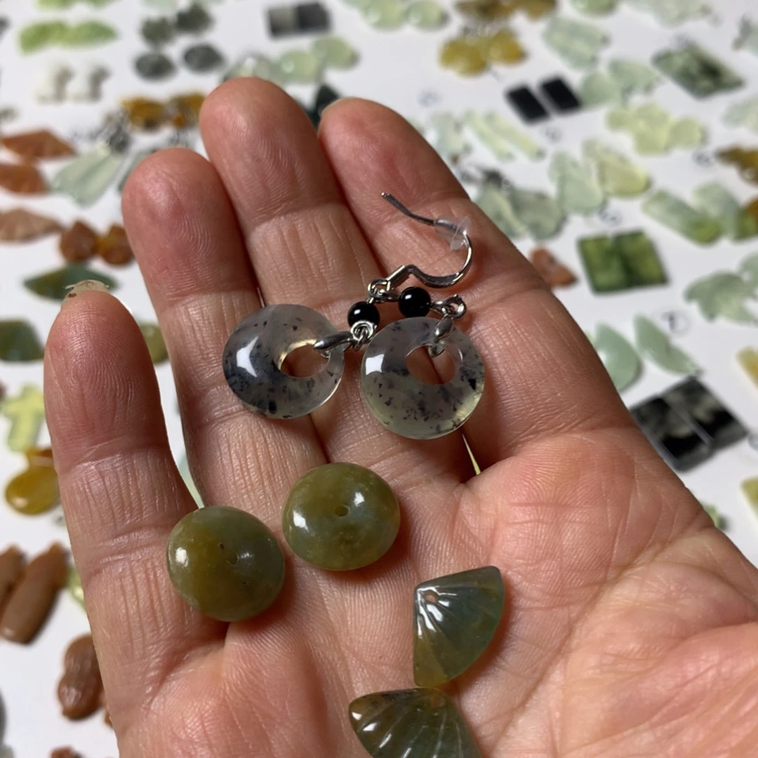 芳***华蛇纹石玉合金耳环