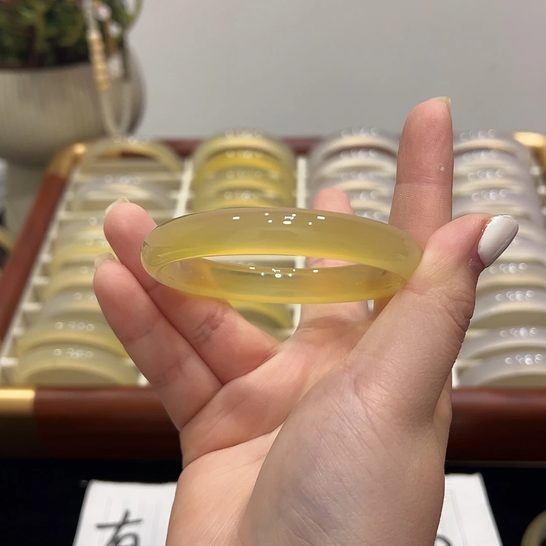 不***菜玛瑙/玉髓未镶嵌手镯