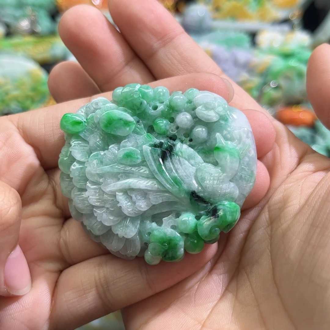 翡翠未镶嵌颈饰待编织
