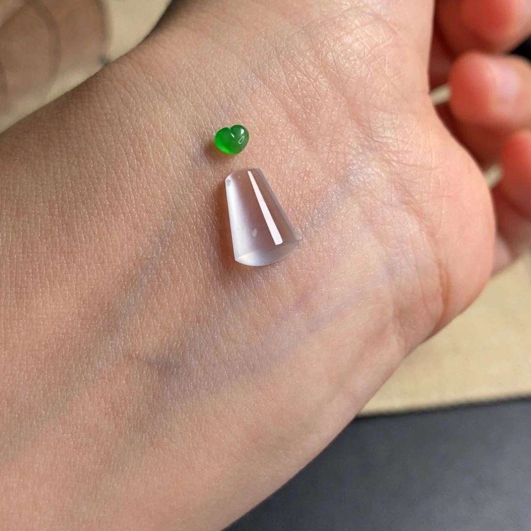 翡翠未镶嵌颈饰无事柱白刚爱心缅料