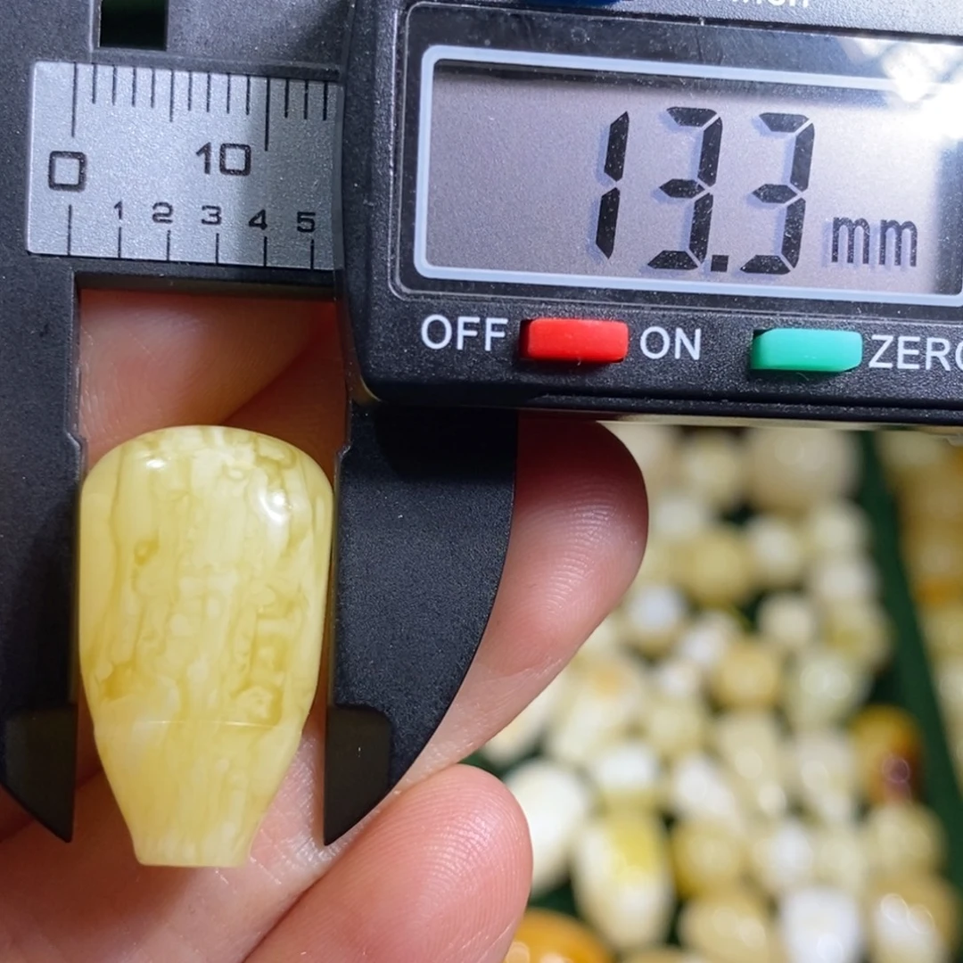 蜜蜡未镶嵌裸石配饰