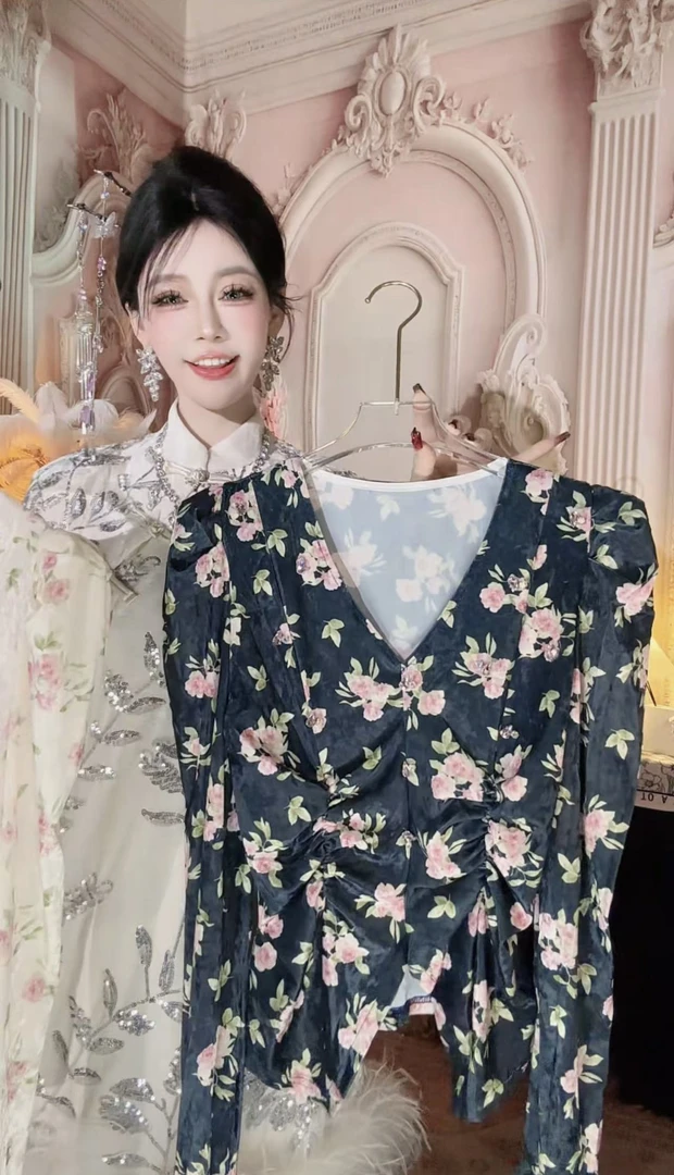 【崔】T0049法式气质减龄碎花丝绒衬衣小衫女秋冬喇叭袖V领短款衬衫