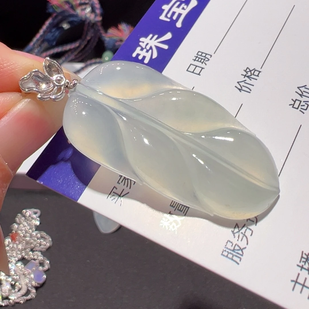 翡翠18K金镶嵌颈饰吊坠