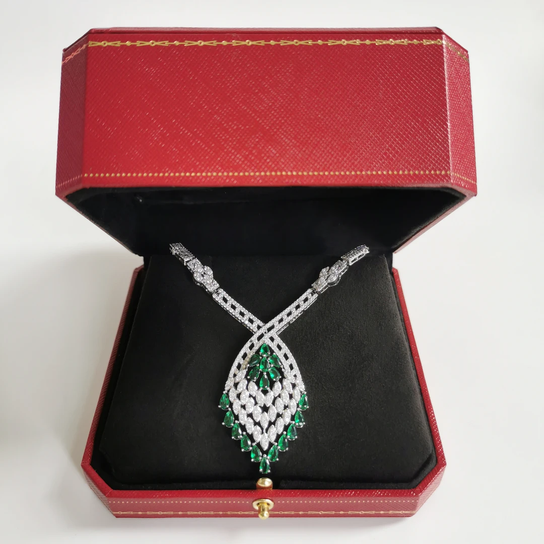 3015绿项链--高贵女王绿-精工绿项链赠礼盒