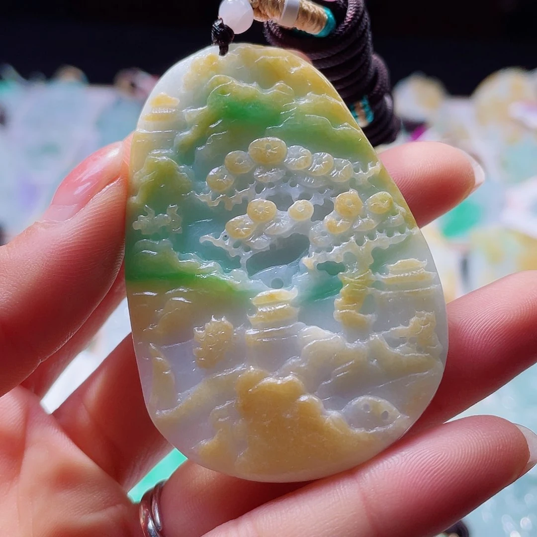 翡翠未镶嵌颈饰一个