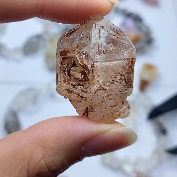 未镶嵌颈饰水晶红泥闪灵钻