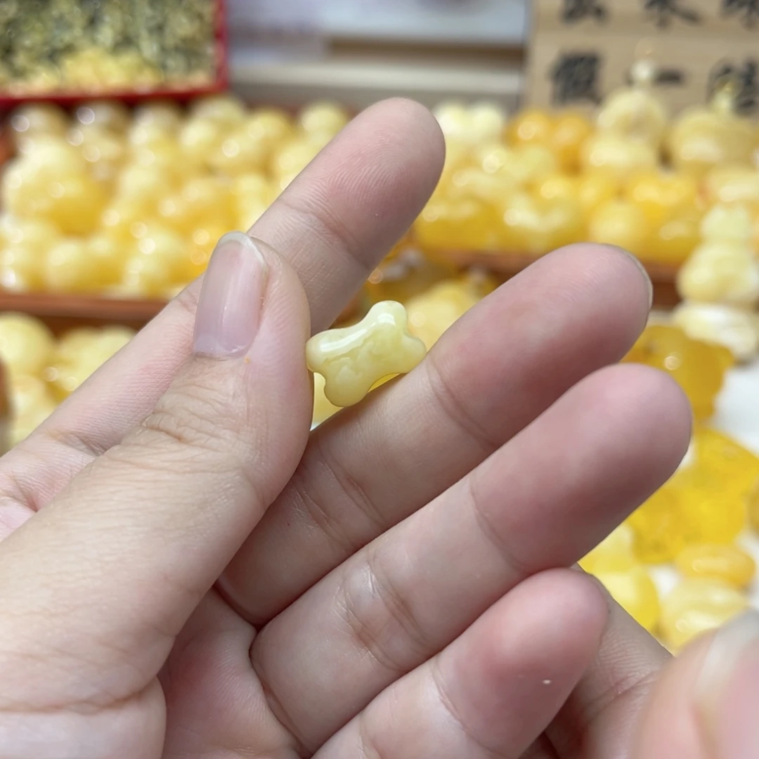 未镶嵌蜜蜡裸石配饰