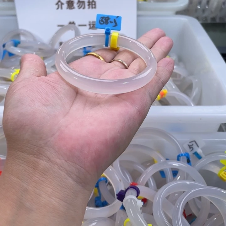 手镯玛瑙/玉髓未镶嵌