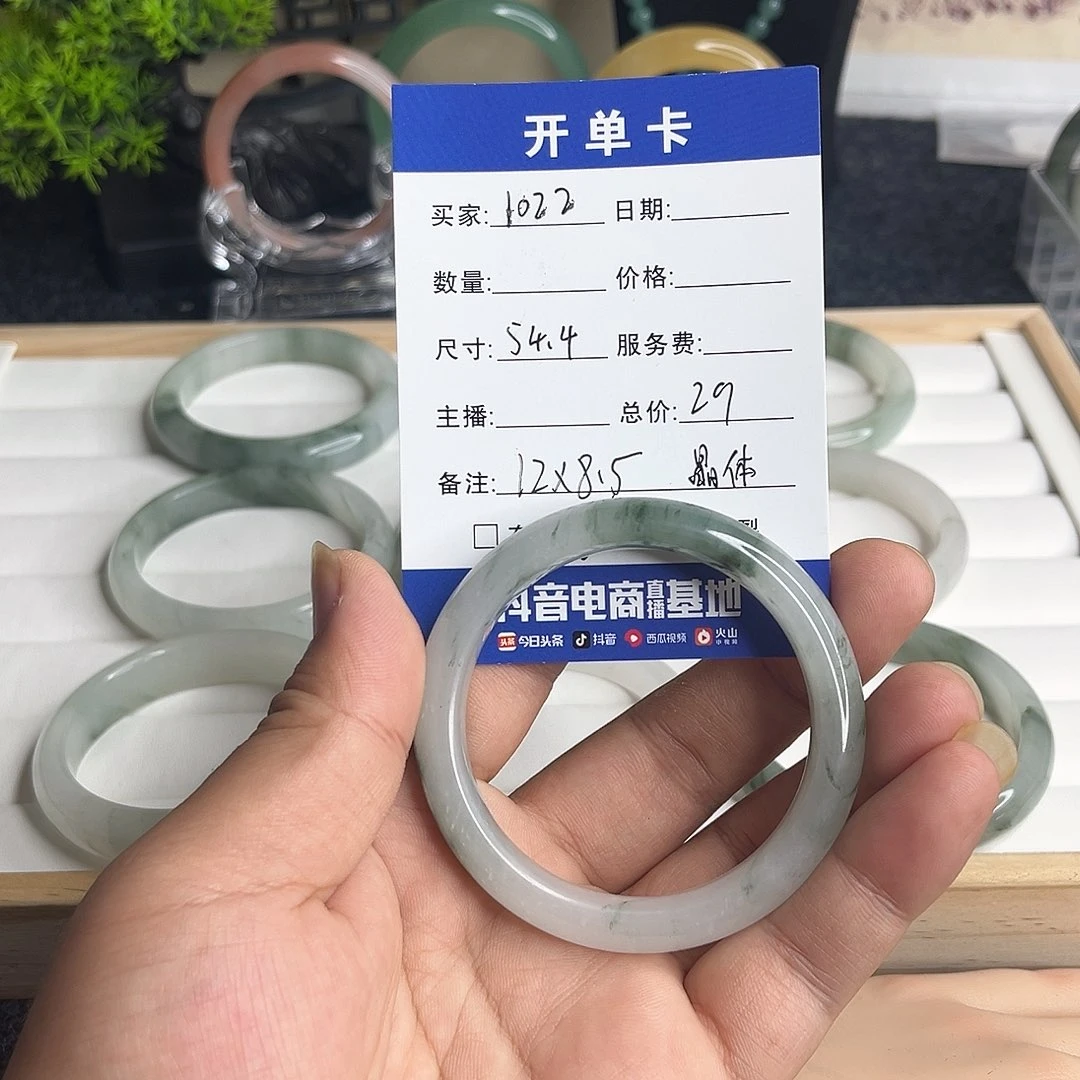 未镶嵌手镯石英质玉