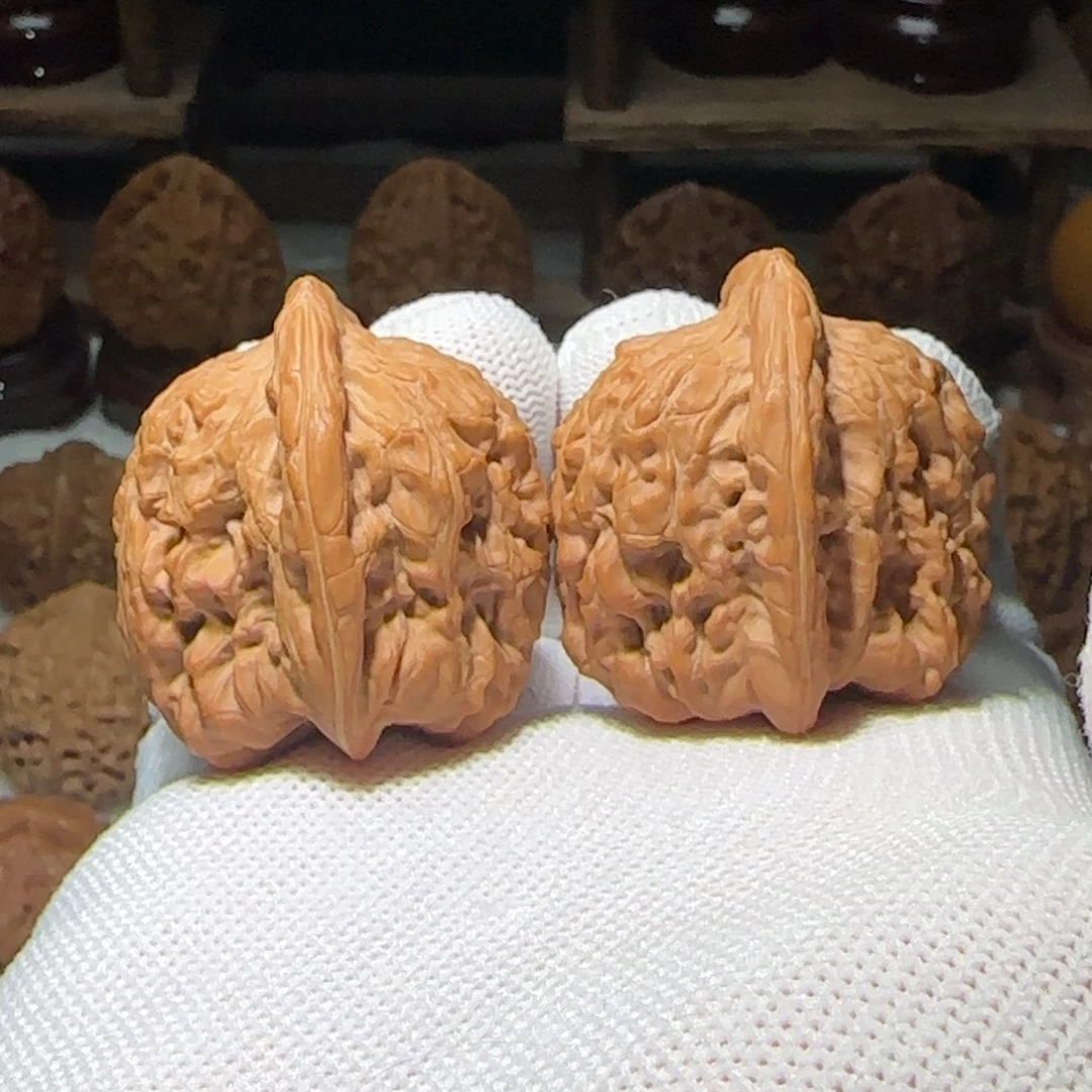 G***x文玩核桃吊坠赤龙