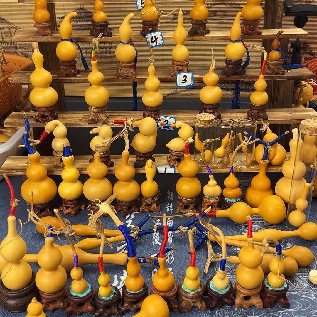 林****k葫芦等多种颜色的花鸟画作品