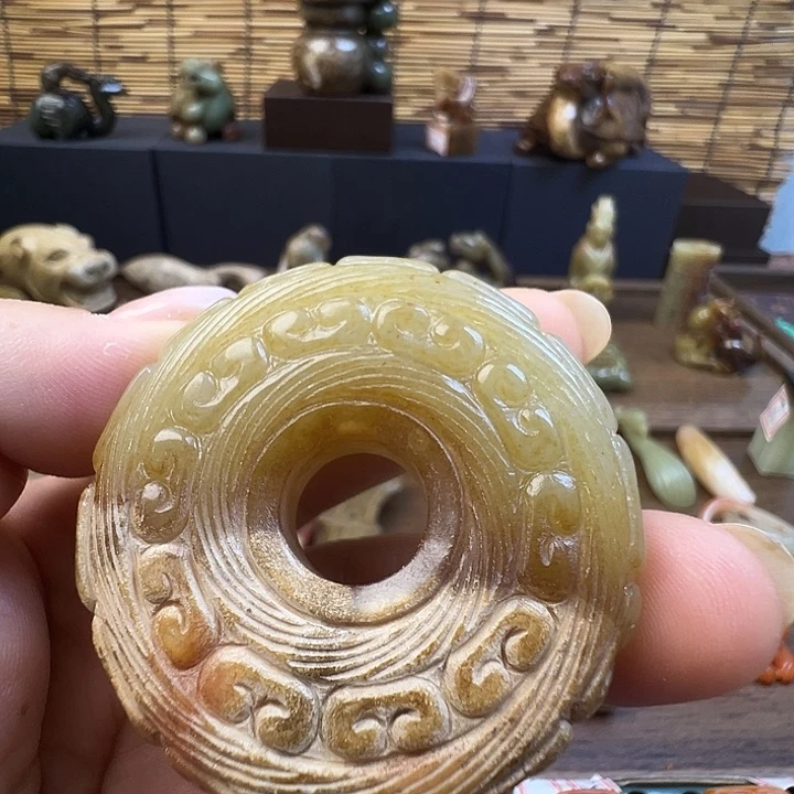 平***淡未镶嵌和田玉（糖玉）挂件