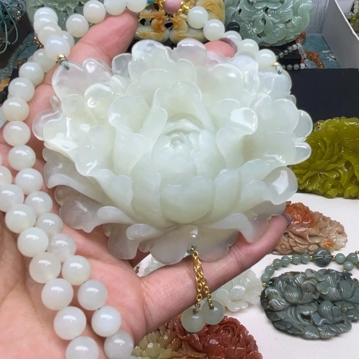蛇纹石玉未镶嵌颈饰