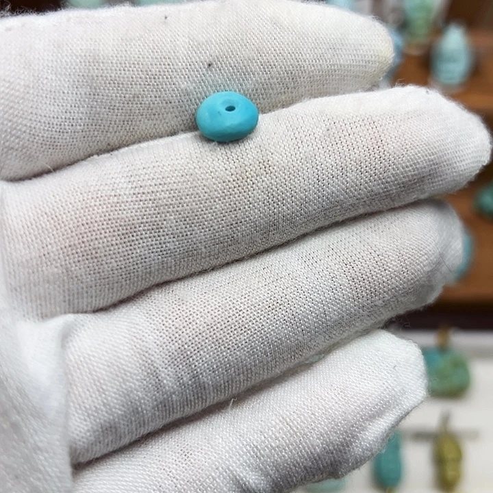 绿松石未镶嵌颈饰藏扣