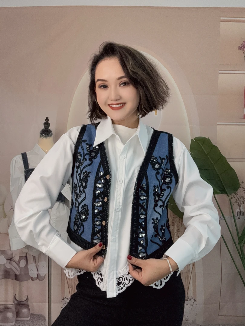 新款民族风亮片重工刺绣牛仔色马甲背心气质外搭百搭无袖马夹女