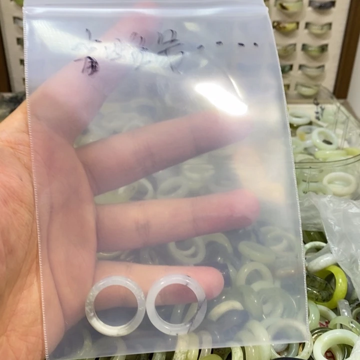 省***…蛇纹石玉未镶嵌戒指