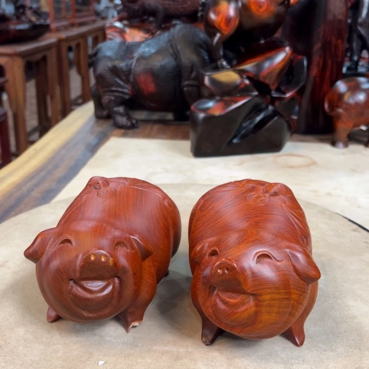 大果紫檀（缅甸花梨）猪摆件一对