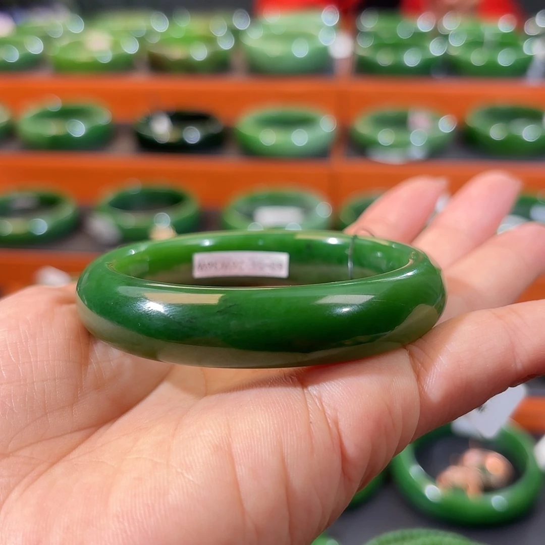 和田玉（碧玉）未镶嵌手镯辣阳绿