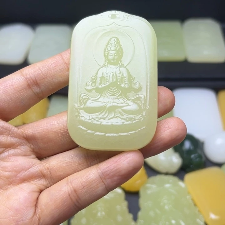 天然新疆老料精品观音吊坠