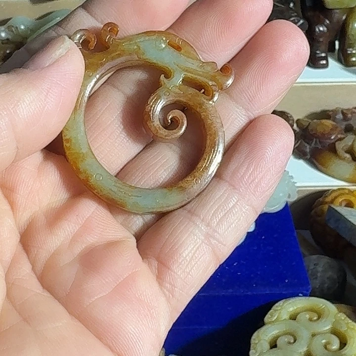 摆件瓷器等艺术作品多次