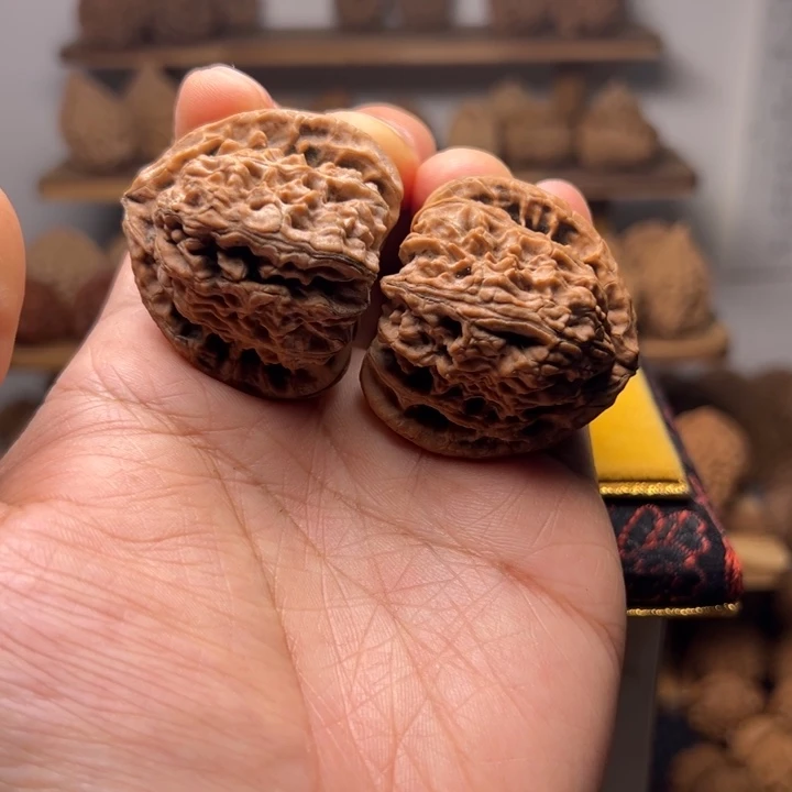 8***6文玩核桃吊坠三角白