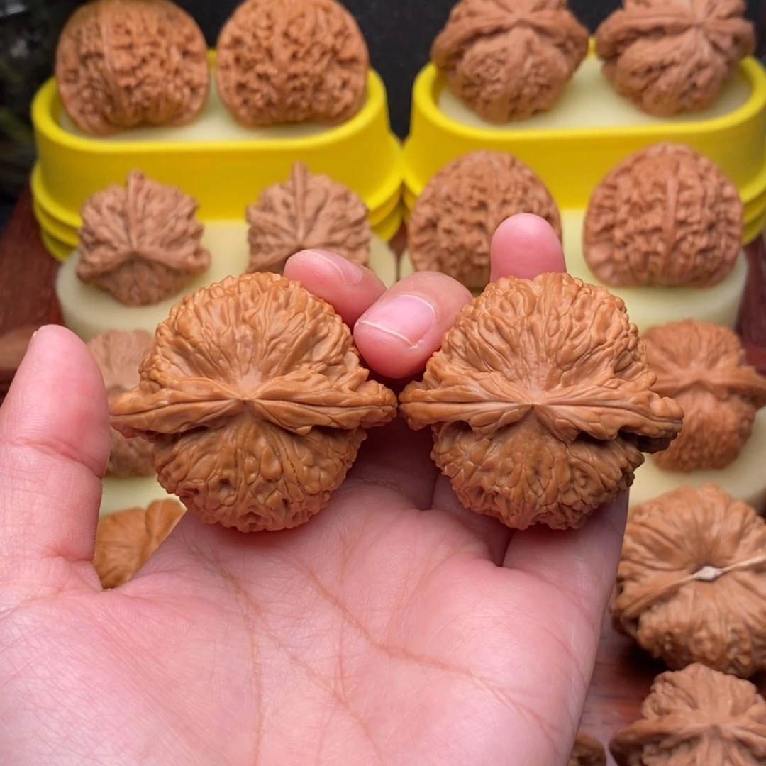 吊坠文玩核桃郑*明44“毕业”大球白“漏”