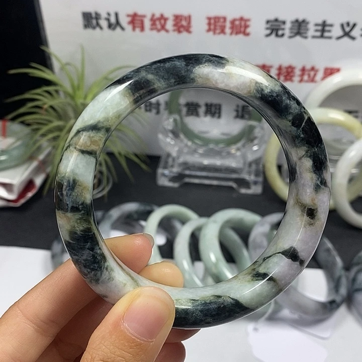 未镶嵌手镯翡翠27号。 61圈