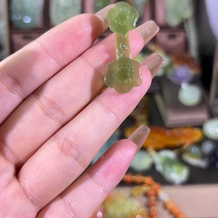蛇纹石玉未镶嵌颈饰