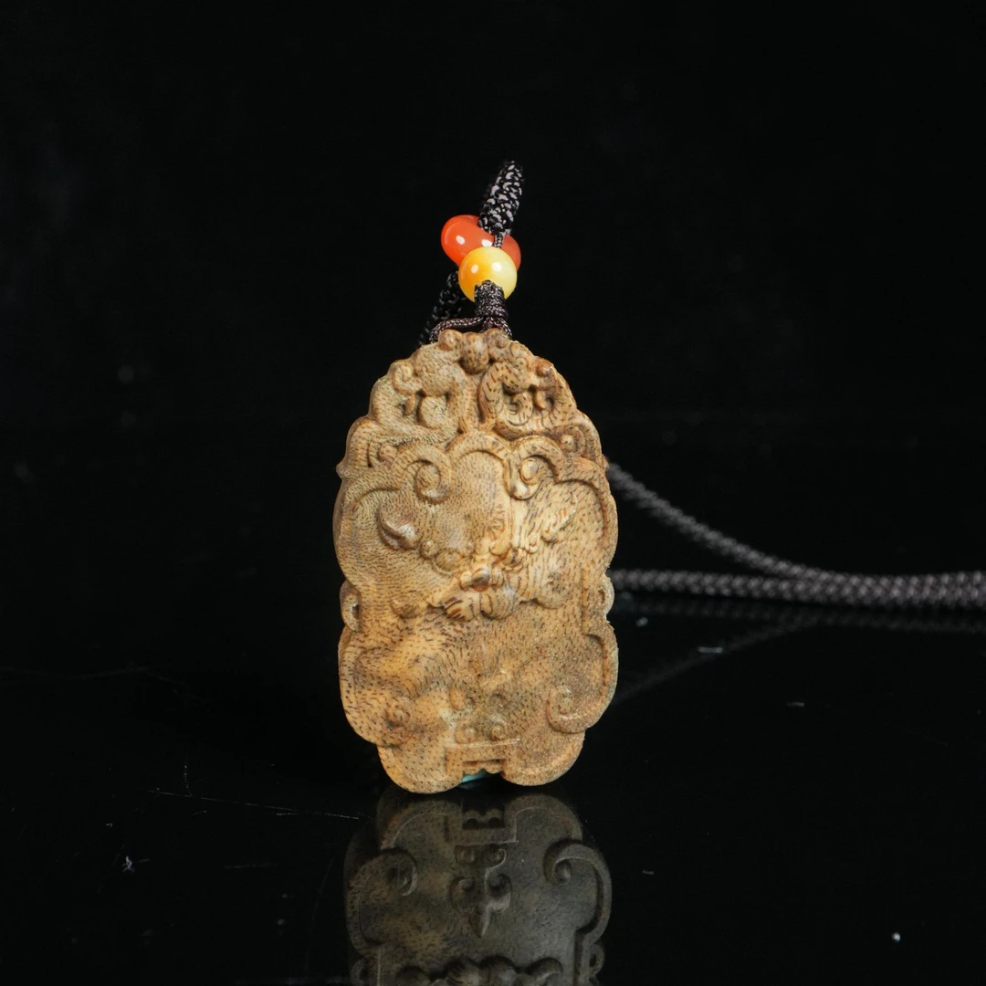 8659 东马软丝蛇皮纹三五一牌吉祥如意 含绳8.73g