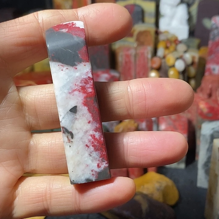 昌化鸡血石鸡血石