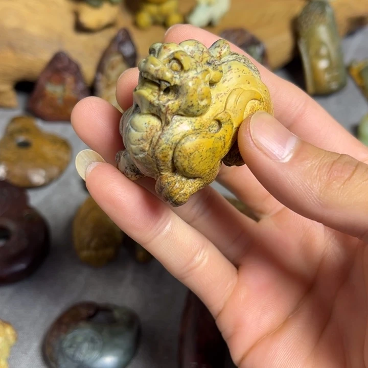 岫岩河磨玉（透闪石质玉）未镶嵌把件