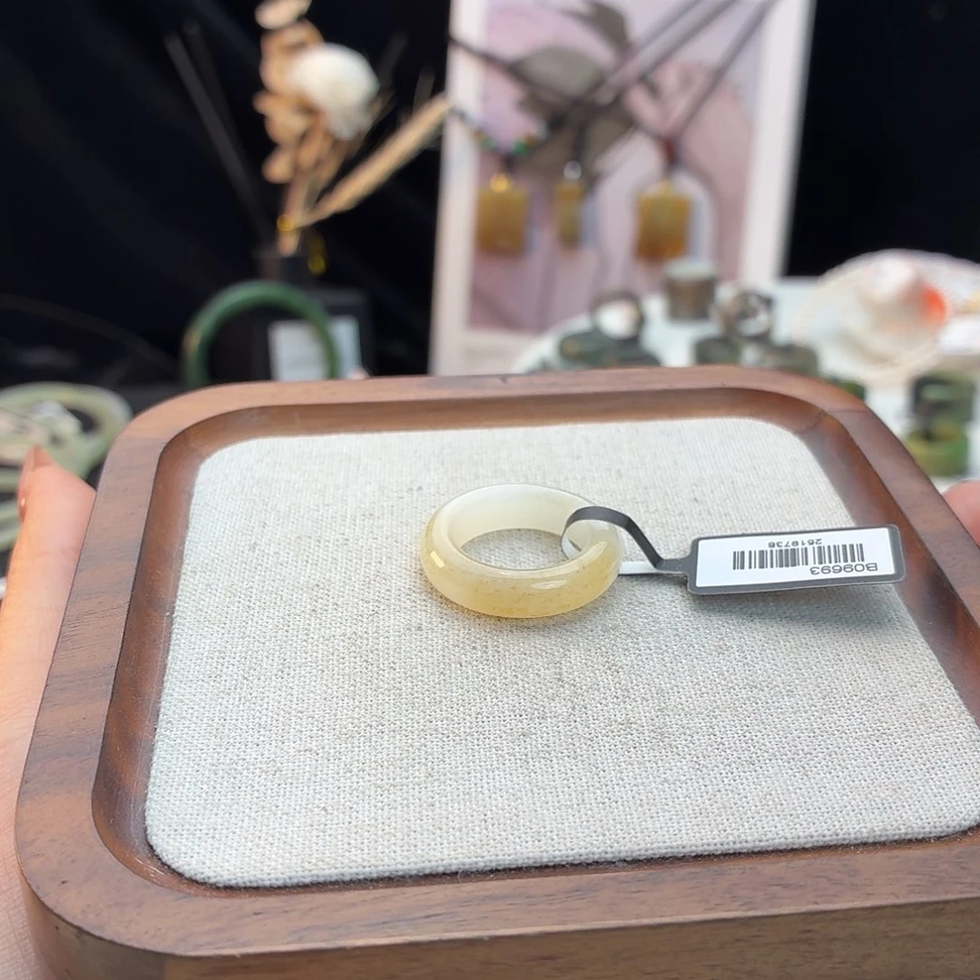 和田玉未镶嵌戒指飘桂花泥鳅背16.1j50