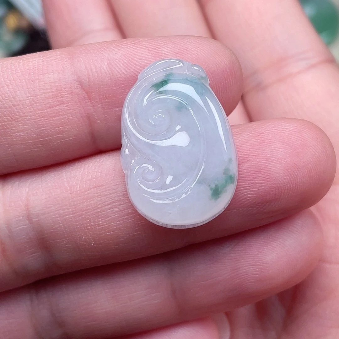 翡翠未镶嵌颈饰如意