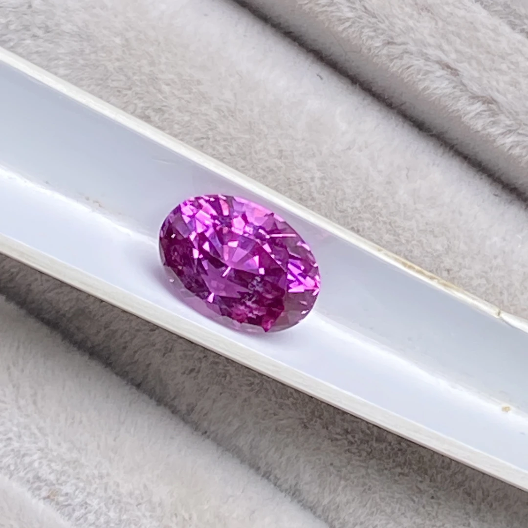 1.35克拉粉色蓝宝石裸石未镶嵌