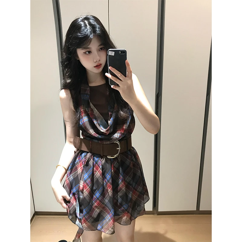 洋气衣服女夏季吊带背心女复古格纹荡领挂脖收腰显瘦不规则连衣裙