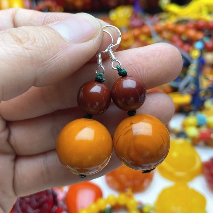 树脂制品66号橘色耳坠