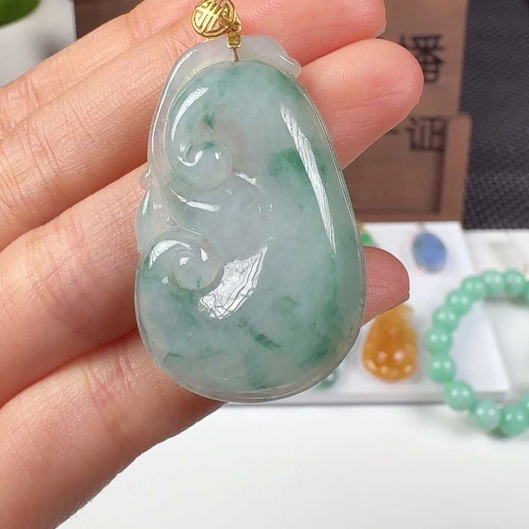 翡翠18K金镶嵌颈饰