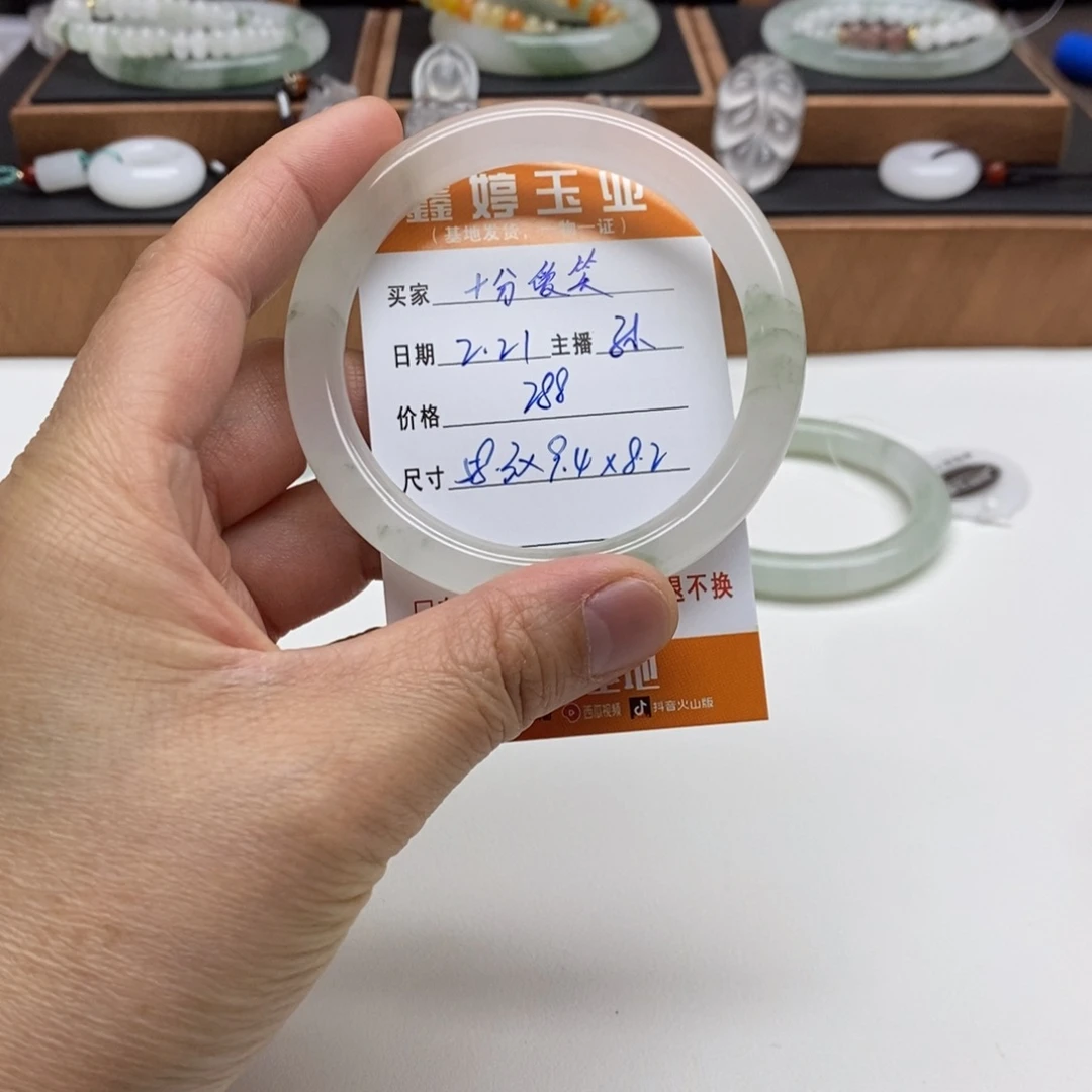 石英质玉手镯未镶嵌?***笑