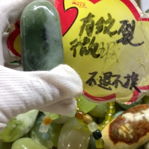 蛇纹石玉未镶嵌手把件