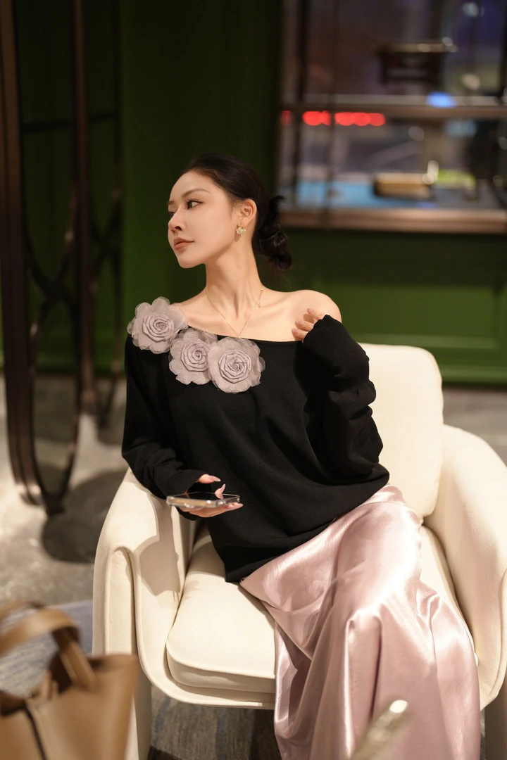 法式时尚气质重工玫瑰花一字领上衣显瘦修身缎面半身裙两件套套装