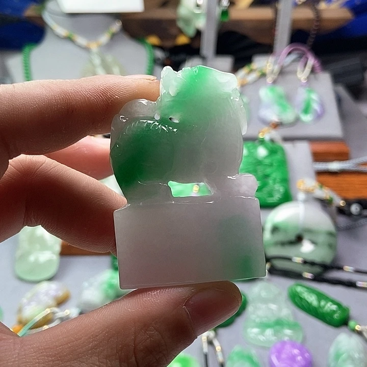 吊坠(赠链)未镶嵌翡翠